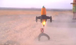 Pagerintas greičiausio drono pasaulyje rekordas: pasiekė 657 km/val. greitį