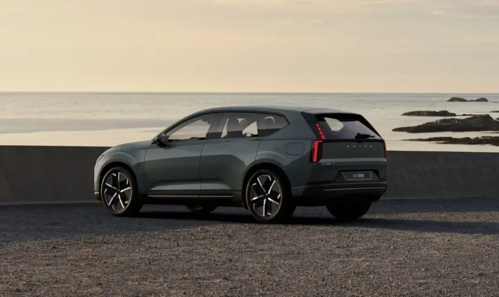 Debiutavo stilingas „Volvo EX60“ – didesnė baterija ir vos 3,9 sek. iki 100 km/h