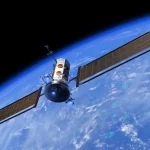 „Kosminis internetas“ plečiasi, J. Bezosas pristato „Starlink“ konkurentą „TerraWave“