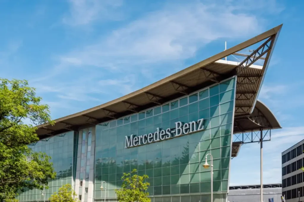 „Mercedes-Benz“ kuria miestą Dubajuje ir formuoja naują mobilumo modelį