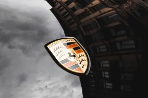 „Porsche“ patentuoja technologiją, galinčią keisti automobilio spalvą pagal aplinką