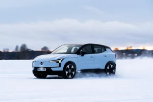 Dėl baterijos rizikos atšaukiami „Volvo EX30“ modeliai – ką svarbu žinoti šio elektromobilio vairuotojams