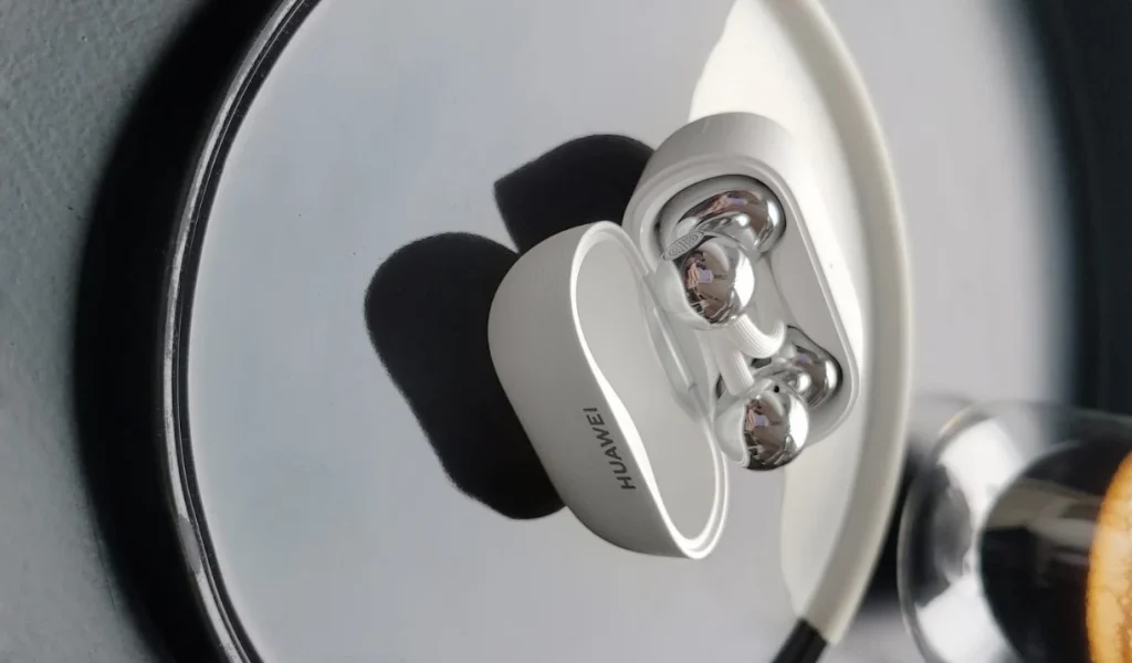 „Huawei“ pristatė „FreeClip 2“: naujos kartos ausinės pasiekė Lietuvą