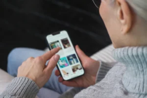 Naršymas telefone ne poilsis, o jo imitacija: tai turi žinoti kiekvienas