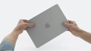 „Apple“ pristatė pigiausią „MacBook“ istorijoje: kuo jis ypatingas ir kiek kainuos Lietuvoje