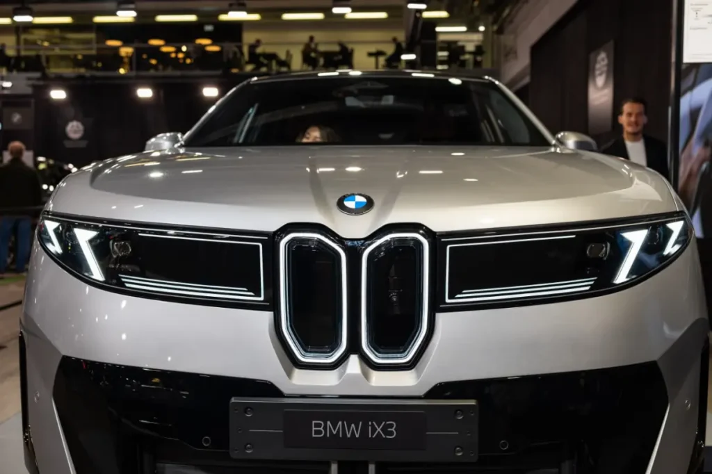 BMW pagrindiniai modeliai taps elektriniai: štai kas planuojama iki 2027 metų