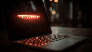 Ekspertai perspėja: DI keičia kibernetines atakas – vien slaptažodžių paskyroms apsaugoti jau nebeužtenka