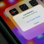 Kaip saugiai krauti „iPhone“: štai ką rekomenduoja „Apple“