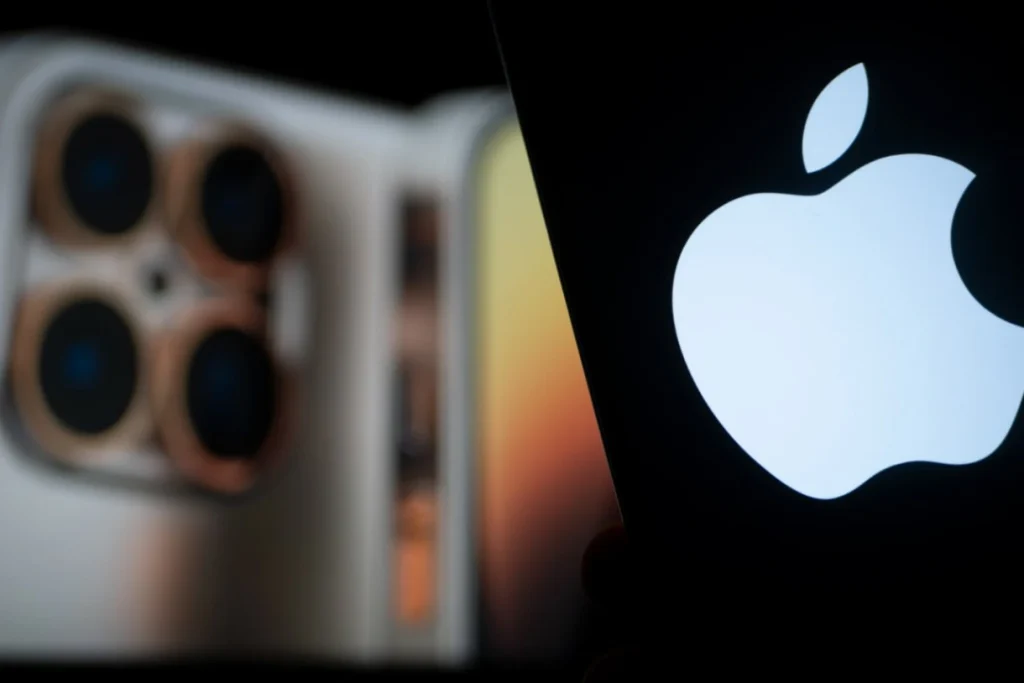 Nutekėję failai atskleidžia pirmojo sulankstomo „iPhone“ dizainą: štai kaip gali atrodyti naujasis „Apple“ telefonas