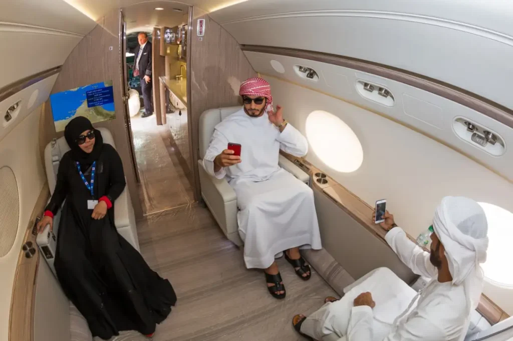 Turtuolių elitas moka iki 300 000 eurų už skubų skrydį iš Artimųjų Rytų