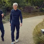 „Apple“ vadovavimą perims Johnas Ternusas: kas jis ir kodėl keičia Timą Cooką