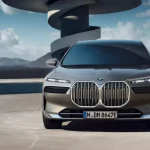 BMW ruošia didelį „i7“ atnaujinimą: diegs naują bateriją, kurtą su hiperautomobilių kūrėjais