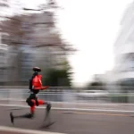 Pirmą kartą istorijoje: robotas pusmaratonyje aplenkė žmogų – ką tai reiškia mums?