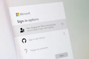 Sparčiai plinta pavojinga kibernetinė ataka: taikinyje – „Microsoft“ vartotojai