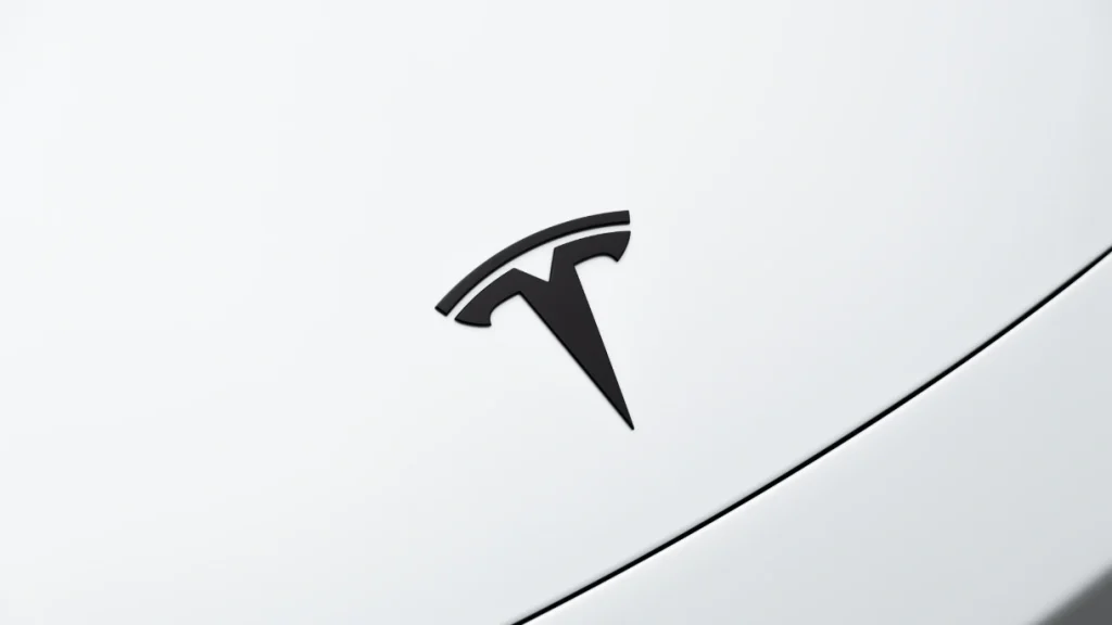 Švedija suteikė leidimą „Tesla“ autonominio vairavimo testams: ko tikėtis Europoje?