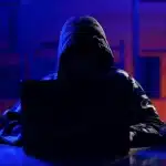 5 metus kurta „MacBook“ apsauga neatlaikė DI išbandymo: „nulaužė“ per kelias dienas