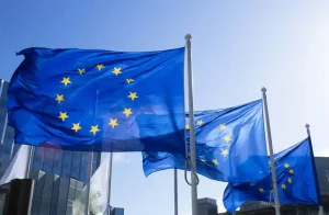 Dėl „Anthropic“ dirbtinio intelekto modelio – skubus Europos bankų susirinkimas: kas vyksta?