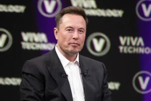 Elonas Muskas gali tapti pirmuoju pasaulio trilijonieriumi – bet tik jei žmonės gyvens Marse