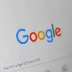 „Google“ naudotojai atrado būdą matyti mažiau DI atsakymų: tam pakanka vienos gudrybės