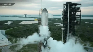Ar netrukus karinės atsargos bus saugomos kosmose? „SpaceX“ pradeda neįprastos kapsulės bandymus