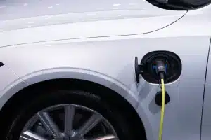 Ar verta elektromobilio įkrovimo stotelę įsirengti namuose?
