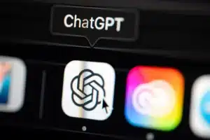 „ChatGPT“ atsakymas gali tapti sukčių spąstais: kaip neapsigauti