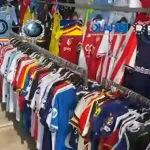 Pirkėjams – įspėjimas: konfiskuota suklastotos FIFA pasaulio čempionato atributikos už daugiau kaip 7 mln. eurų