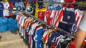 Pirkėjams – įspėjimas: konfiskuota suklastotos FIFA pasaulio čempionato atributikos už daugiau kaip 7 mln. eurų