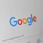 Svarbioje „Google“ byloje teismas nusprendė: už neteisingus DI atsakymus atsakys bendrovė