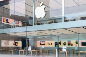 „Apple“ ruošia didelį „iPhone“ įsigijimo pokytį: telefoną siūlys ne pirkti, o nuomotis