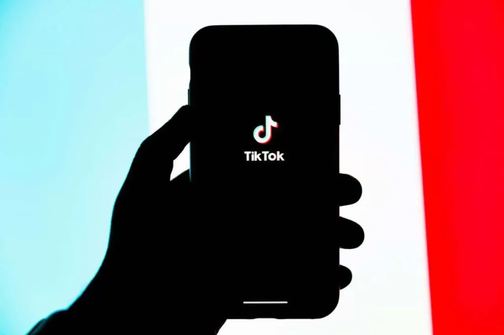 Europos Komisija perspėja dėl „TikTok“: milijonų paauglių paskyros gali būti nepakankamai apsaugotos