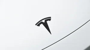 „Tesla“ Europoje atsigauna po skaudaus kritimo: kas paskatino pirkėjus sugrįžti?