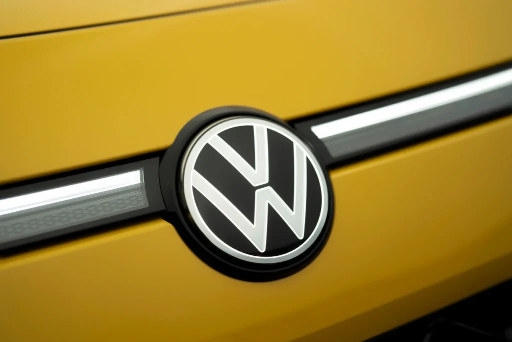 „Volkswagen“ savininkams – gera žinia: netrukus automobiliui atrakinti gali pakakti vien „iPhone“
