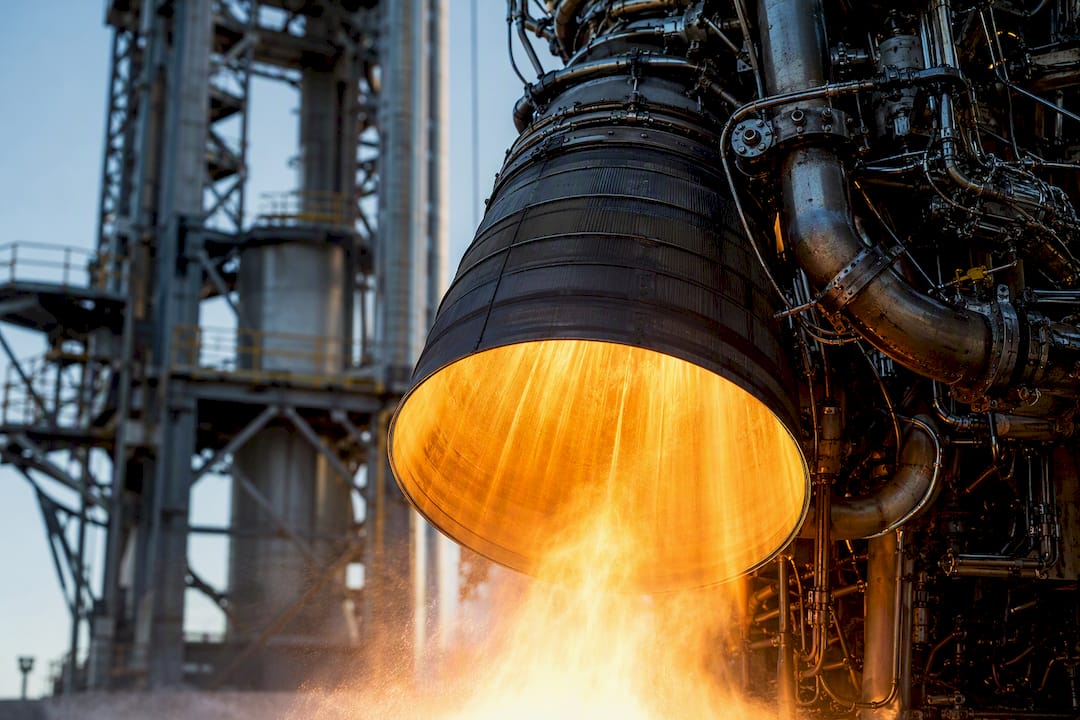 Artimas raketos variklio uždegimo blyksnis