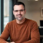 Buvęs „Microsoft“ vadovas pataria, kaip apsaugoti karjerą nuo dirbtinio intelekto