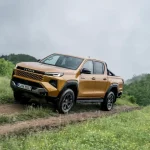 Naujasis „Toyota Hilux 2.8“ hibridas jau pasiekė Lietuvos atstovybes