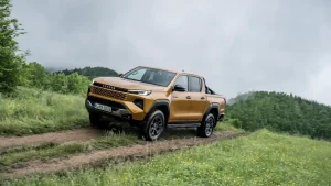 Naujasis „Toyota Hilux 2.8“ hibridas jau pasiekė Lietuvos atstovybes