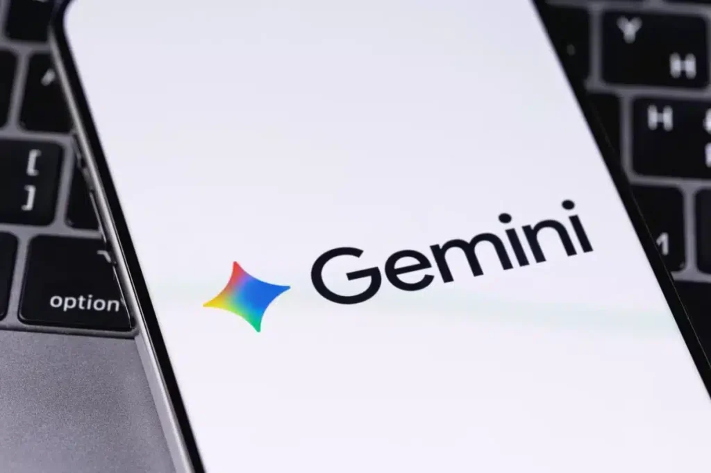 „Google Gemini“ jau naudojasi 1 mlrd. žmonių – sparčiai vejasi lyderį „ChatGPT“
