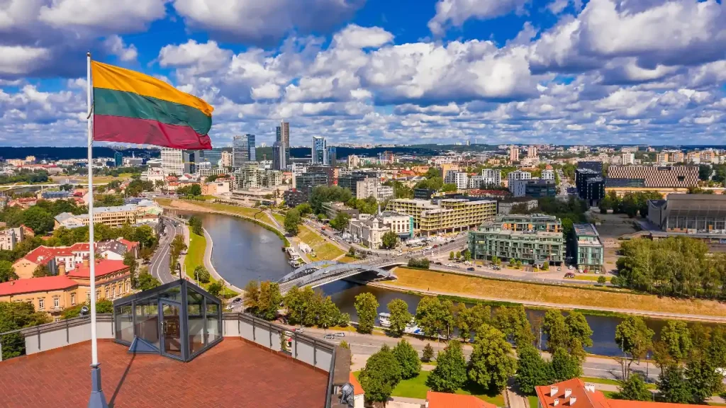 4 programėlės, kurios padės stebėti grėsmes Lietuvoje: nuo dronų iki radiacijos