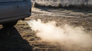 Ar tikrai būtina pašildyti automobilio variklį prieš važiuojant? Ekspertai paaiškina