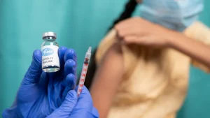 COVID vakcinų bumas baigėsi: „BioNTech“ uždaro tris gamyklas Vokietijoje