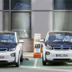 Elektromobiliai Europoje pasiekė svarbią ribą: kai kurie jau kainuoja tiek pat, kiek benzininiai