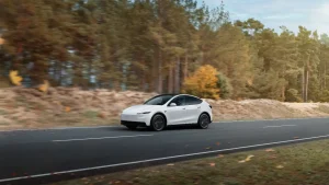 Lietuva tapo vienu svarbiausių „Tesla“ bandymų poligonų: rezultatai gali lemti sprendimą visai ES