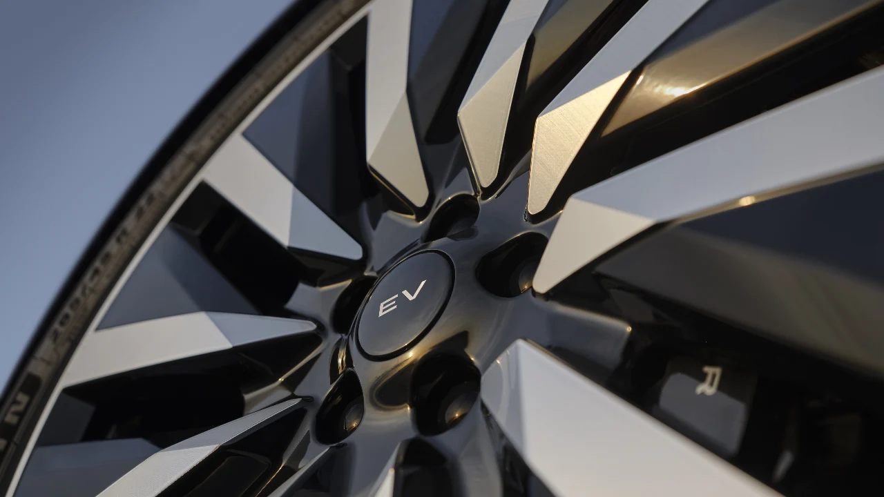 Range Rover Electric ratlankis