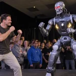 Žmogus ringe susikovė su robotu „Terminatoriumi“: dvikova pribloškė žiūrovus (vaizdo įrašas)