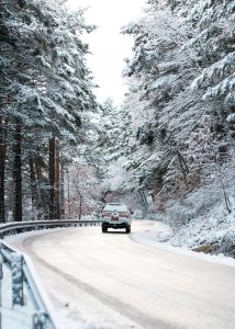 Oro pavojus užklupo automobilyje: ką daryti mieste ir užmiestyje