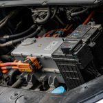 Perkate naudotą elektromobilį? Kaip patikrinti bateriją ir neapsigauti