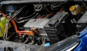 Perkate naudotą elektromobilį? Kaip patikrinti bateriją ir neapsigauti