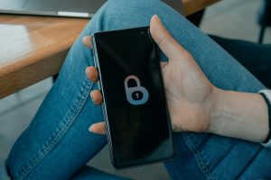 Pametėte ar pavogė telefoną? Ką padaryti per pirmąsias 10 minučių