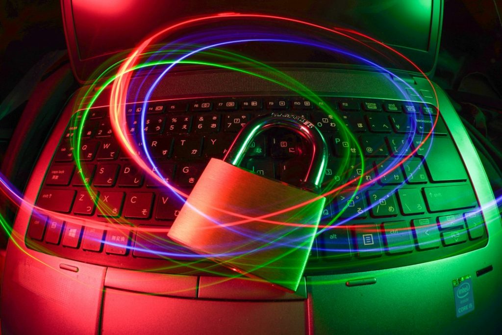 IBM nusipirko kibernetinio saugumo bendrovę, dirbančią su gynyba ir kritine infrastruktūra